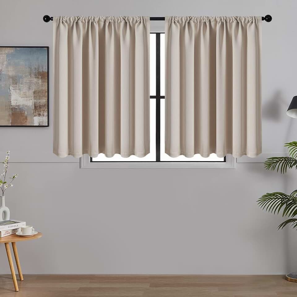MRTREES Scheibengardinen Blickdicht Kurz Modern Fenster Küche Wohnzimmer Bistrogardine 2er Set H 45 x B 90 cm Küchengardinen Wasserabweisend Kurze Vorhang Klein mit Stangendurchzug Beige
