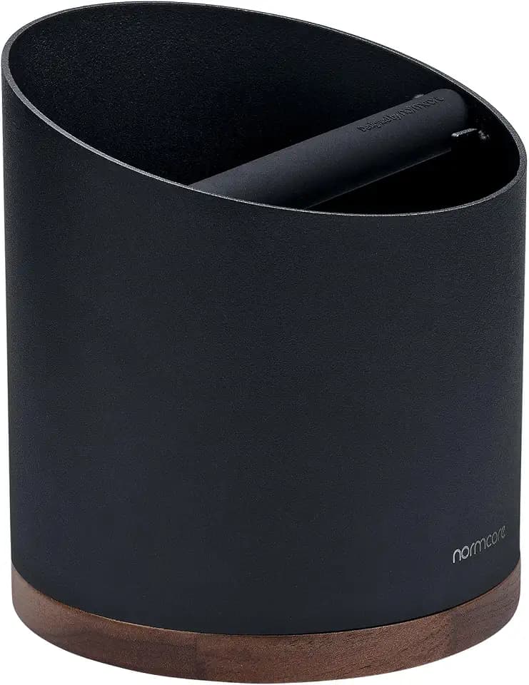 Normcore Espresso-Klopfbox, 1L Fassungsvermögen für 20-25 Espresso-Pucks, Edelstahl mit rutschfestem Boden aus Walnussholz, Klopfeimer für Baristas zu Hause, Schwarz