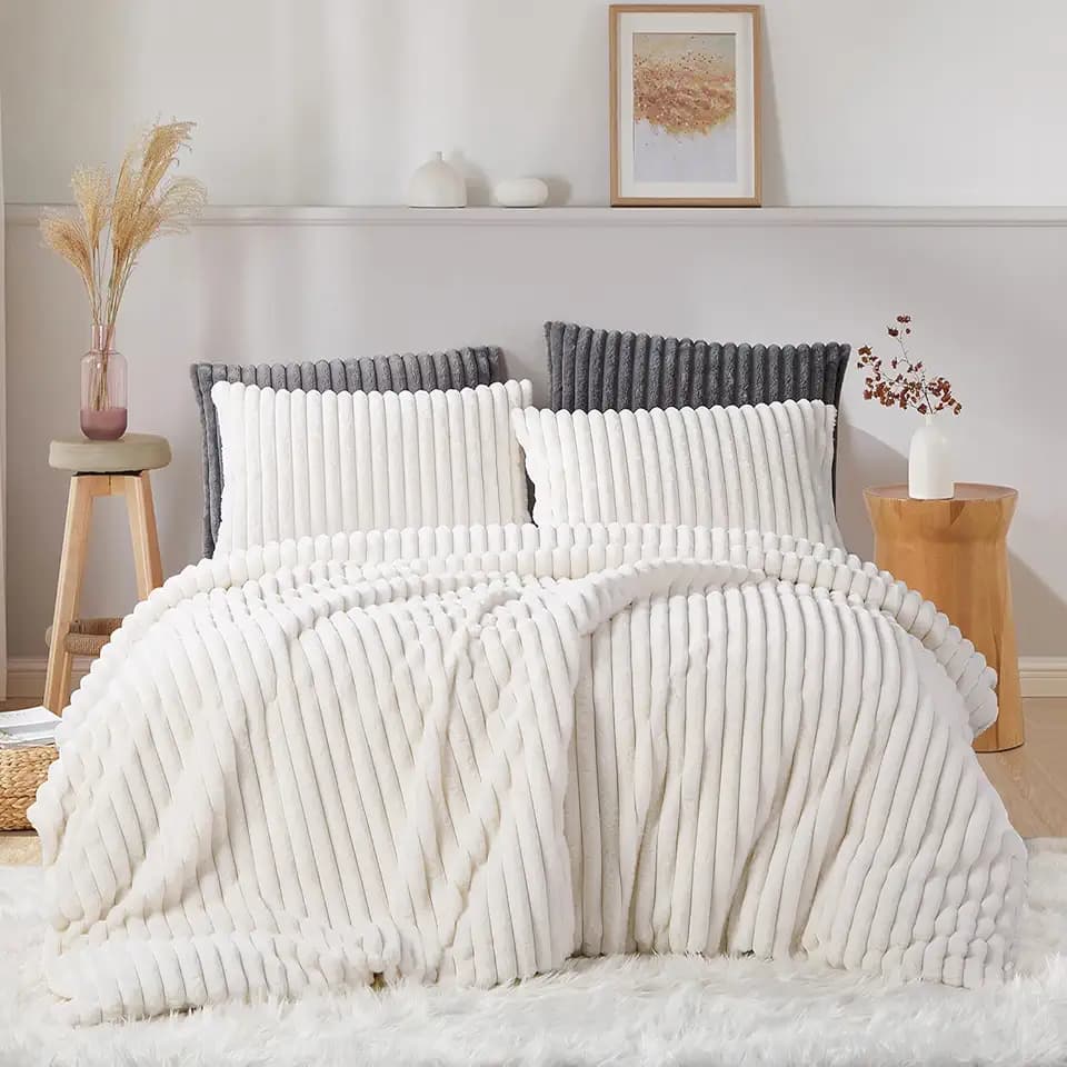 Plüsch Bettwäsche 135x200 4teilig Weiß Gestreift Winter Warm Cashmere Touch
