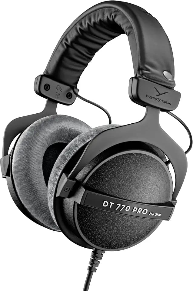 beyerdynamic DT 770 PRO 250 Ohm Over-Ear-Studiokopfhörer in schwarz. Geschlossene Bauweise, kabelgebunden für Studioanwendung ideal zum Abmischen im Studio. Handmade in Germany