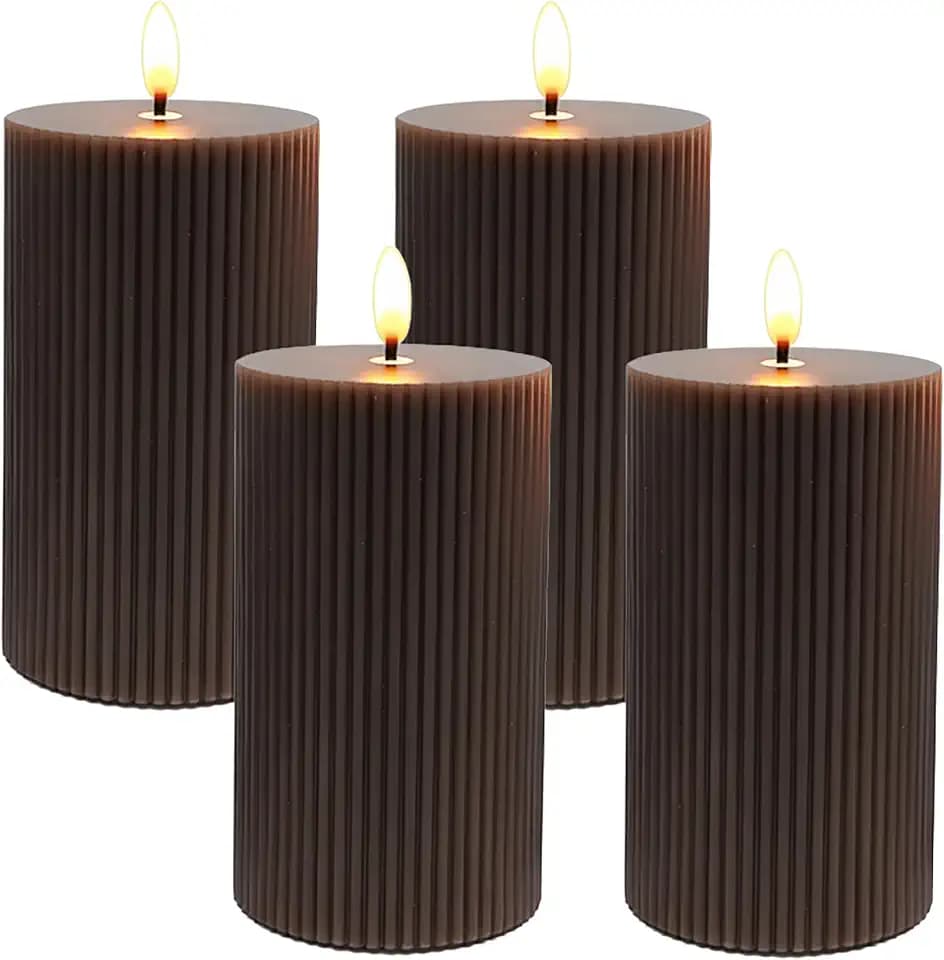 Relaxdays LED Kerzen, 4er Set, HxD: 13 x 7,5 cm, flackernde Flamme, Echtwachs, Rillen, flammenlose Blockkerzen, Farbwahl