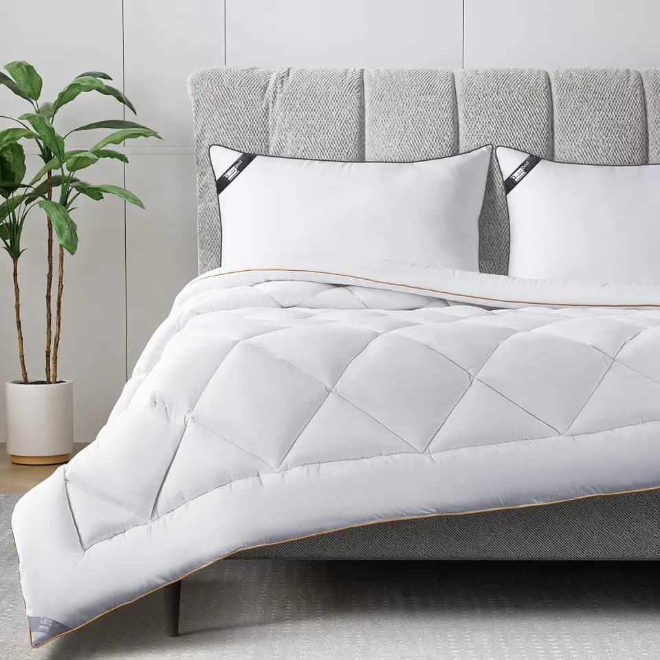 BedStory Steppdecke, 140 x 200 cm, 4 Jahreszeiten, 350 g/m², Mikrofaser, goldfarbener Saum, doppelte Nähte garantiert maximale Haltbarkeit, Bettdecke für 1 Person, hohe Qualität und Komfort bei Wolken