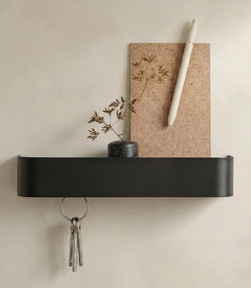 Kazai. Schlüsselbrett 'Tone' | Minimalistisches Schlüsselhaken-Design aus Berlin | Moderner Schlüsselhalter mit Ablage aus Metall | Schlüsselboard als Flur Möbel für die Wand | Schwarz