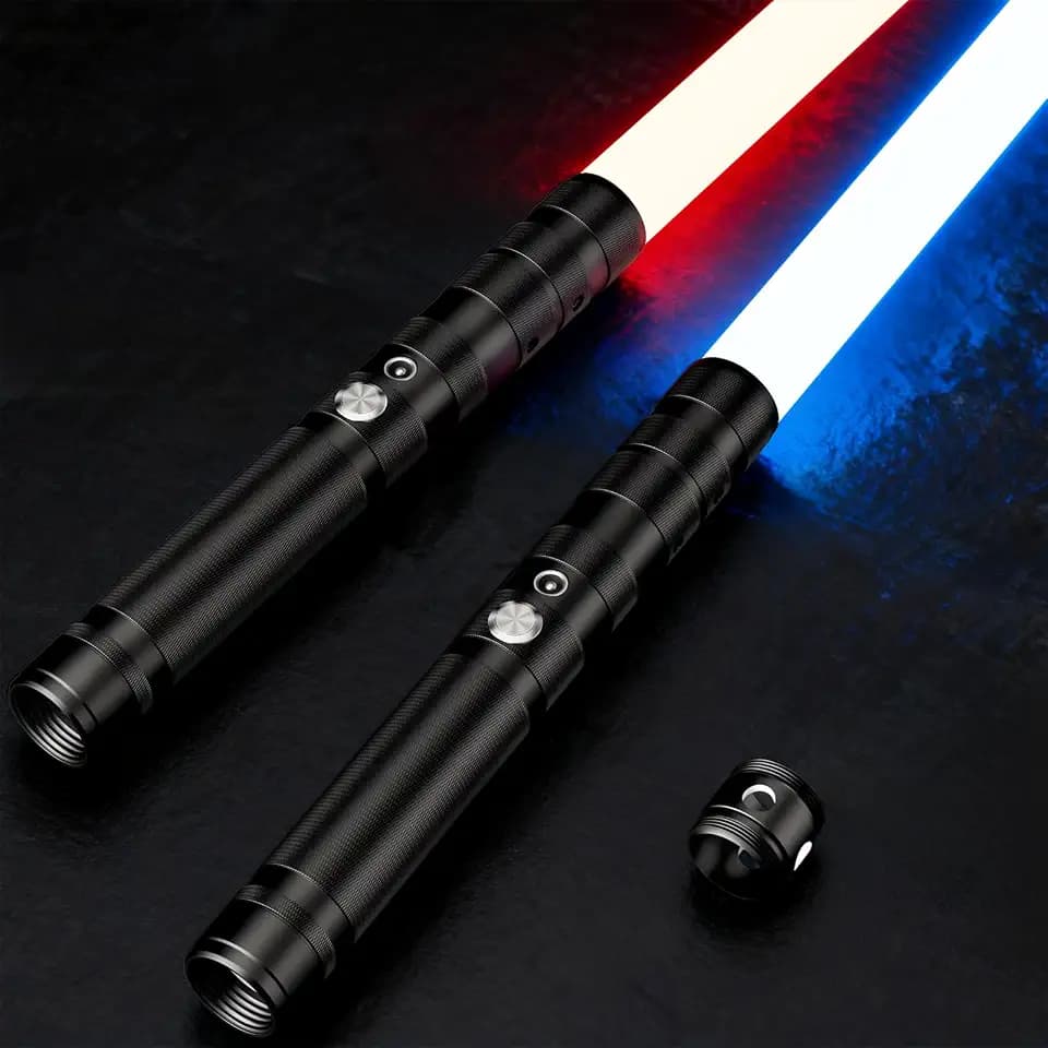 Laserschwert Kinder, 2 in 1 Lichtschwert Kinder, USB Lade RGB 16 Farben Lichtschwert Simulierter Filmkampf-Soundfonts für Geschenk Jungen, Halloween Party, Cosplay (2 Stück)