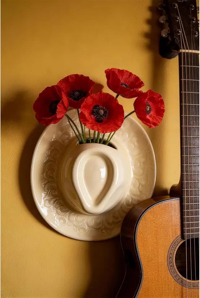 Large Ceramic Cowboy Hat Wall Vase - Handmade Hanging Flower Planter, Western Boho Room Decor & Coastal Cowgirl Aesthetic Wall Art for Home Decorations (Beige)