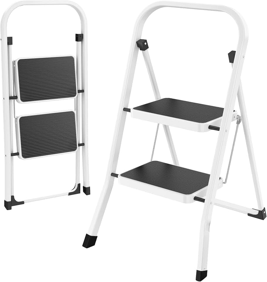 HBTower Trittleiter 2 Stufen klappbar, Faltbare Leiter aus Stahllegierung, rutschfeste Pedale, nur 4,5 cm dünn gefaltet, 150 kg belastbar, kein Aufbau nötig – für Küche, Garage & Büro
