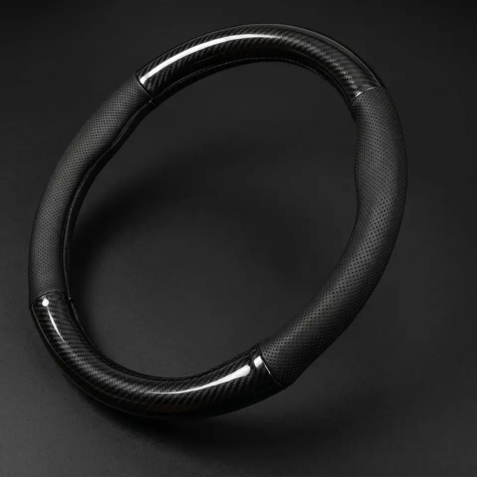1 PC Car Breathable Steering Wheel Cover, Carbon Fiber Non-Slip Steering Wheel Protector, Wear Resistant Breathable Pinhole Design, Universal for Most Cars Trucks SUVs (Black #Circular)