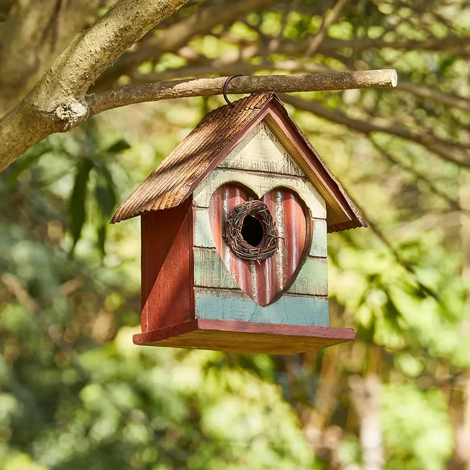 Glitzhome Bird House for Outdoor, 8.75" H Decorative Pet Cottage Distressed Heart Garden Wooden Birdhouse for Outside, Hanging Birdhouse for Bluebird Hummingbird Wren Finch Cardinals Cedar