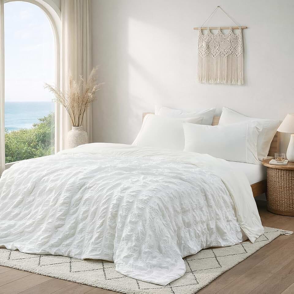 Cozy Bliss Cooling Comforter Seersucker Plaid King Size, Q-Max 0.45 Lightweight Cooling Blanket, Breathable Silk Smooth Summer Bedding Quilt for Hot Sleepers Night Sweats White