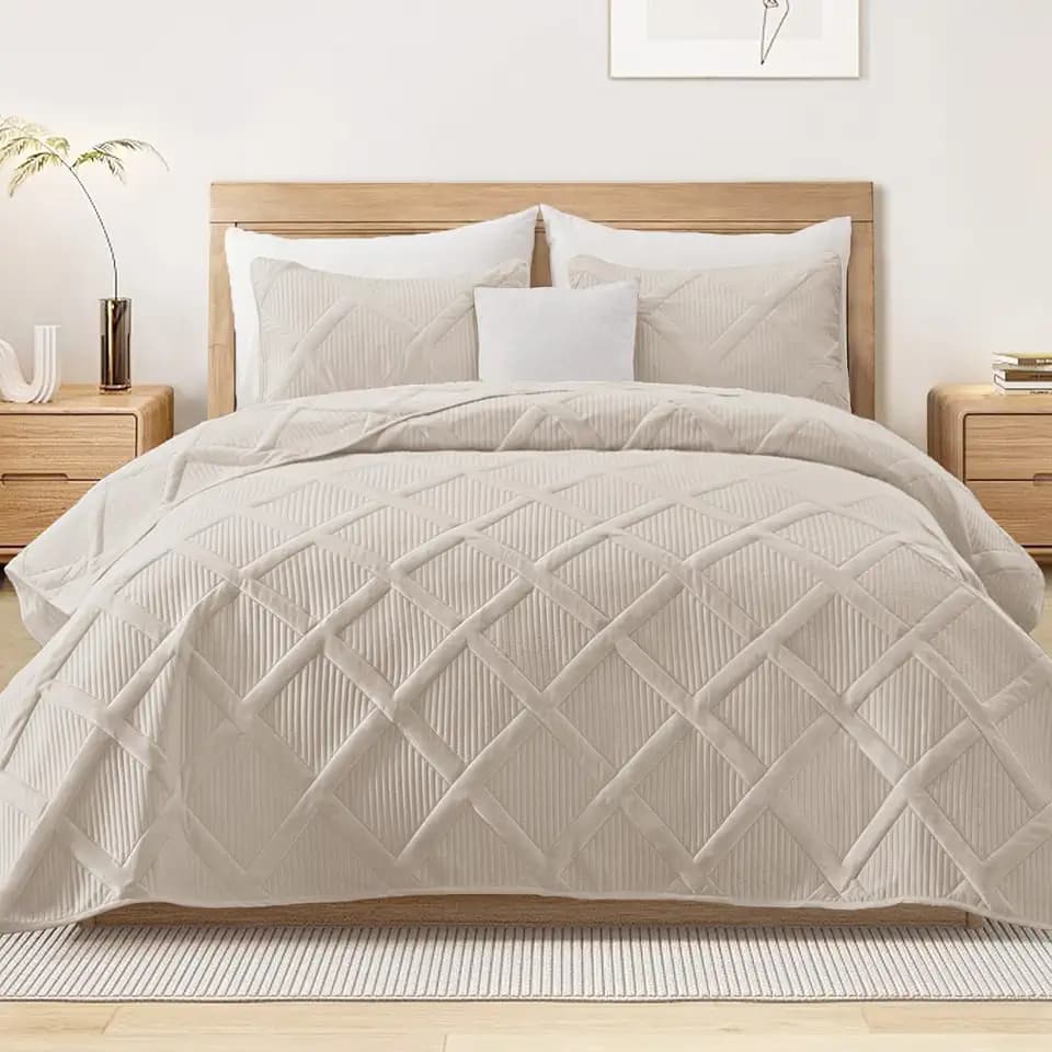 Exclusivo Mezcla 3-Piece California King Quilt Bedding Set, Beige Cream