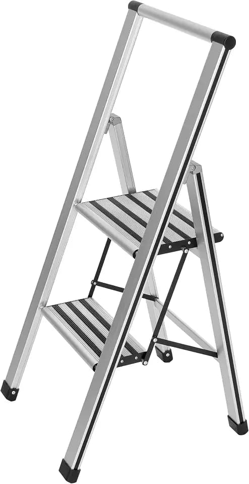 WENKO Leichte Aluminium Trittleiter mit 2 Stufen für 50 cm höheren Stand, rutschsichere XXL-Stufen, Design Klapptrittleiter, TÜV Süd Zertifiziert, 44 x 101 x 5,5 cm, Silber matt