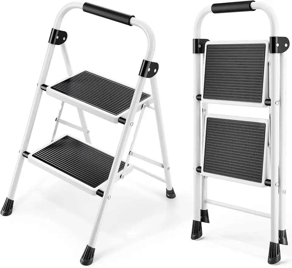 KINGRACK 2 Stufen Kleine Leiter, Trittleiter mit Anti-Rutsch, Breitem Pedal | Tritthocker Klappbar mit Handläufen, Klappsicherung, Stahlleiter Klapptritt Haushaltsleiter für Zuhause Küche Wohnwagen, Weiß