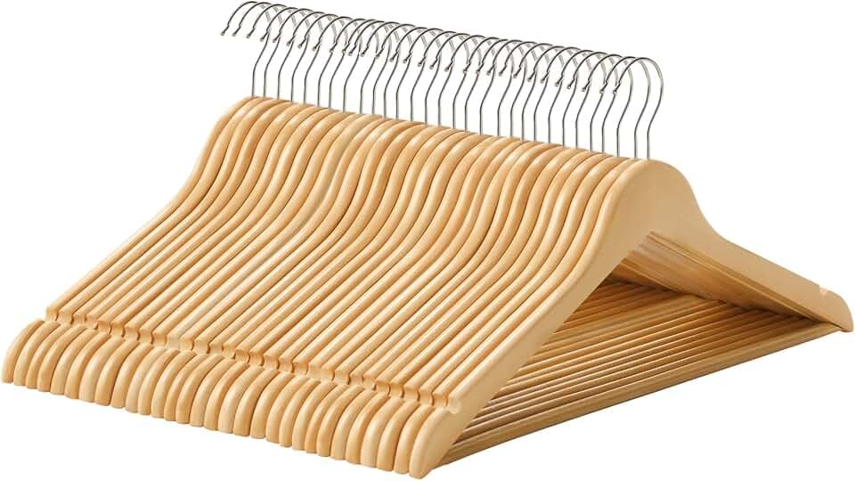 SONGMICS Kleiderbügel Holz, 30er Set, Bügel aus Massivholz, Einkerbungen im Schulterbereich, Rutschfester Hosensteg, um 360° drehbarer Haken, für Anzüge, Hemden, naturfarben-silbern CRW031NL