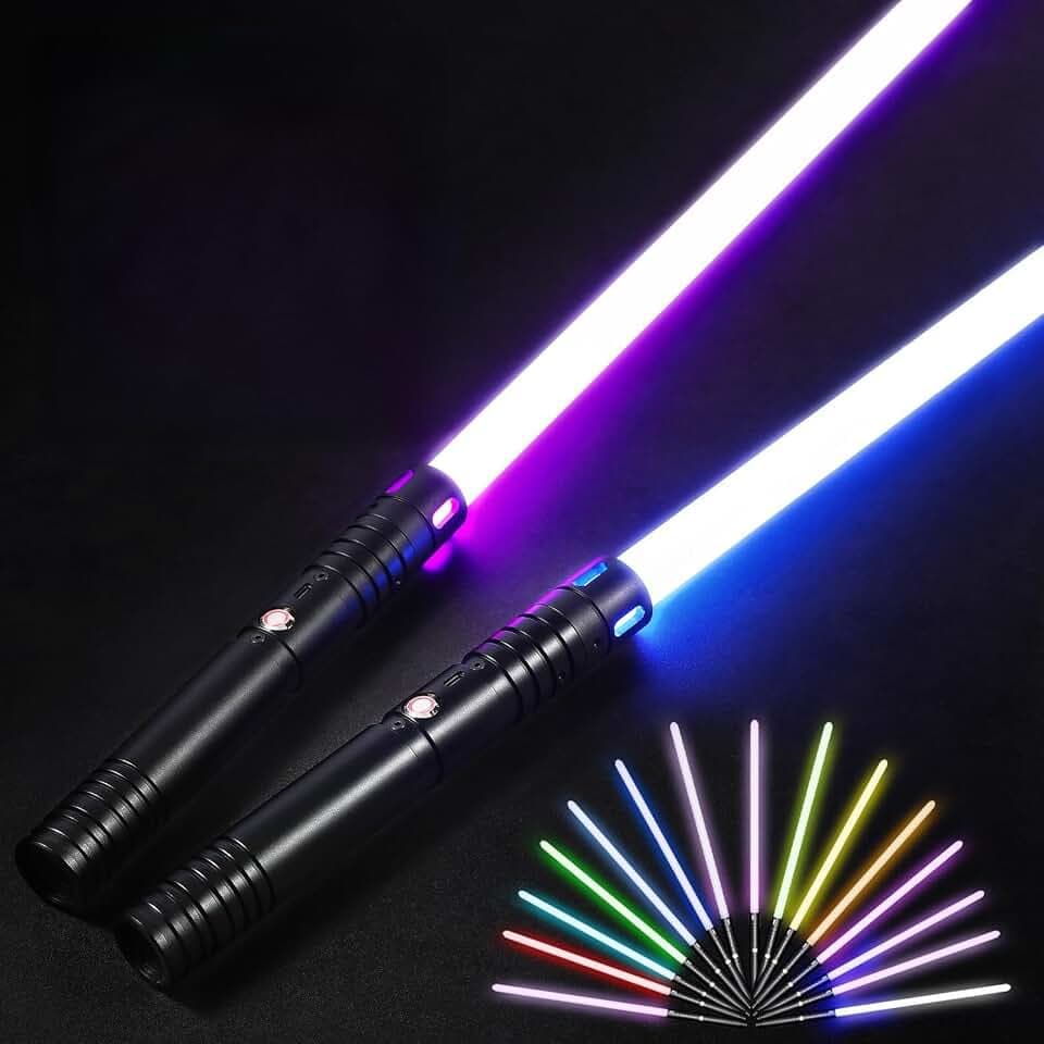 Laserschwert Kinder und Erwachsene - Lichtschwert 2er Set | Wiederaufladbares Doppel Leuchtschwert | Doppelklingen Lichtschwert mit 15 Farben & Soundeffekten | Premium Schwert & schwarzer Metallgriff