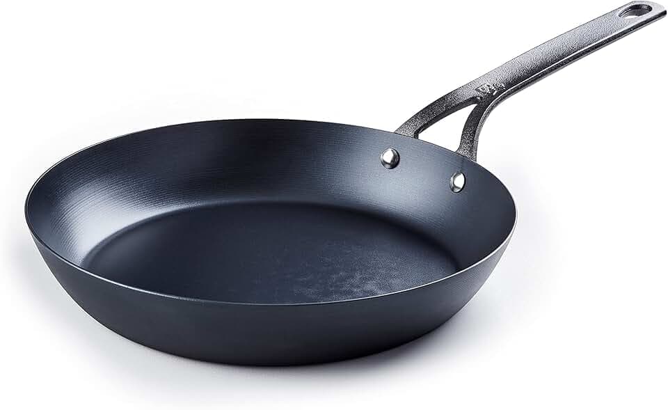 BK Black Steel Vorgewürzte 26cm Bratpfanne aus Kohlenstoffstahl, Geeignet für Induktion, Backofen- und Bratrostsicher bis 350C, Langlebig und Professionell, Schwarz