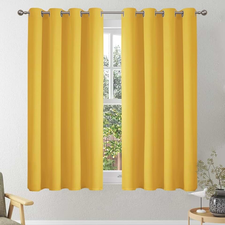 Verdunklungsvorhänge Ösenvorhang Gardinen mit Ösen Thermovorhang Hitzeschutz Blickdichte Vorhänge Verdunkelung Wohnzimmer, H 137 x B 140 cm, Senfgelb, 2er Set