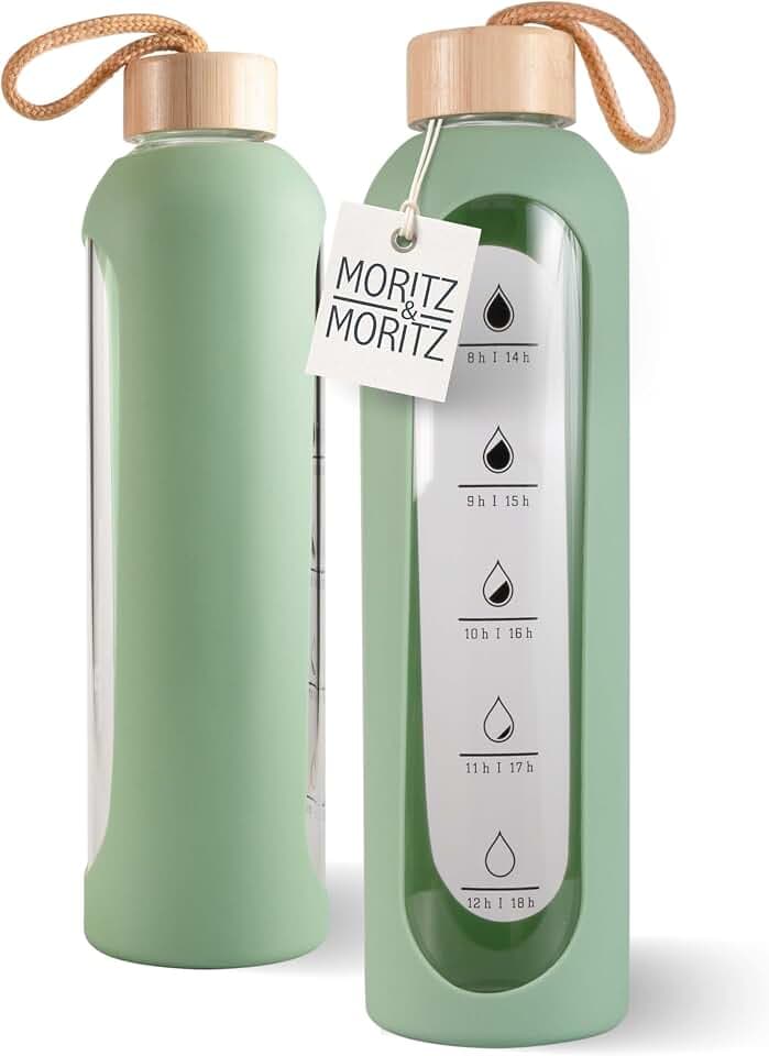 Moritz & Moritz Trinkflasche Glas 1000ml grün - Auslaufsicher - Glasflasche für Sport, Schule, Uni oder Arbeit - Mit schützender Silikonhülle - inklusive Motivationsskala - mit Bambusdeckel