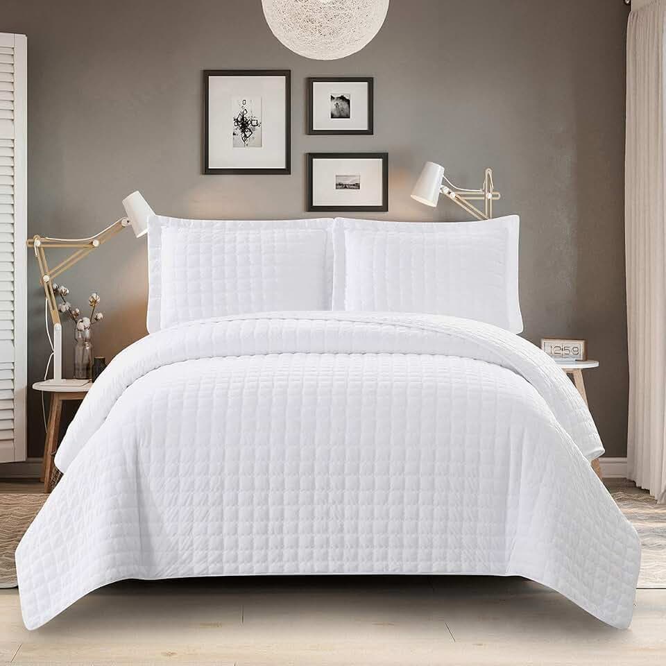 Royal Hotel Bedding King Size Velvet Quilt Set – Oversized Plush Luxury Coverlet Bedding Set with 2 Pillow Shams, Soft Lightweight Bedspread, White, 110" x 96"