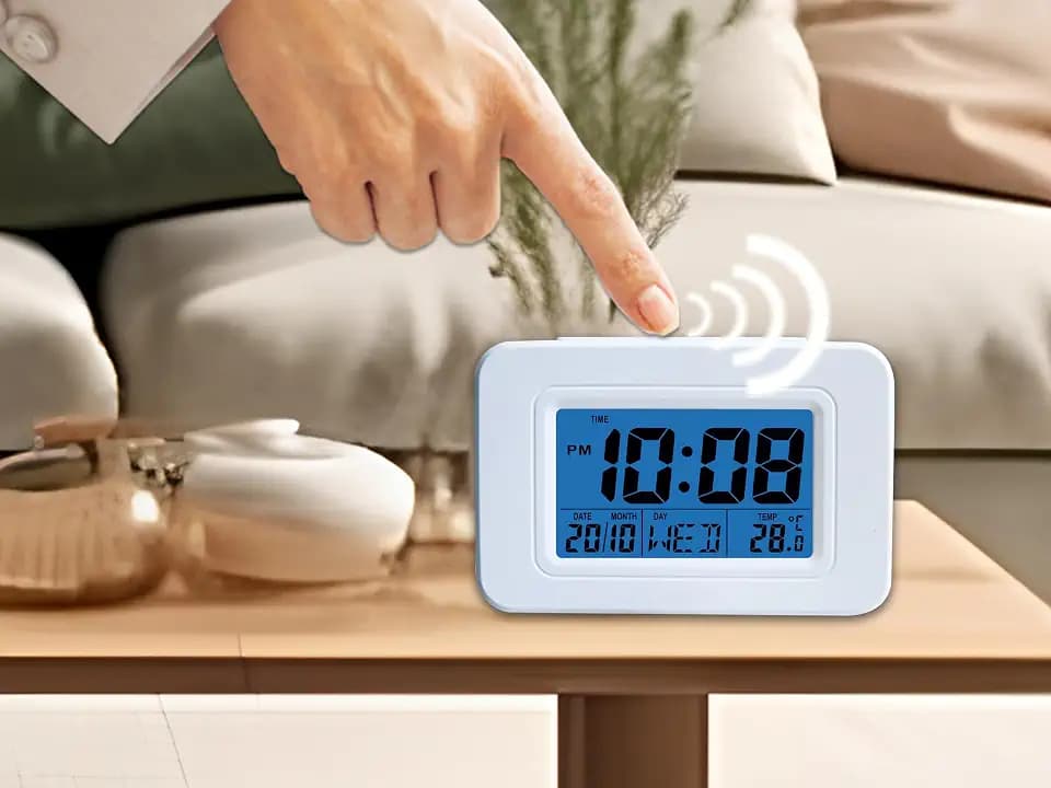 Digitaler Wecker mit Sprachfunktion RTALK3 – Uhrzeit in Reichweite von Stimme – ideal für ältere Menschen mit Sehbehinderung – Anzeige von Stunde/Minute/Temperatur auf Französisch