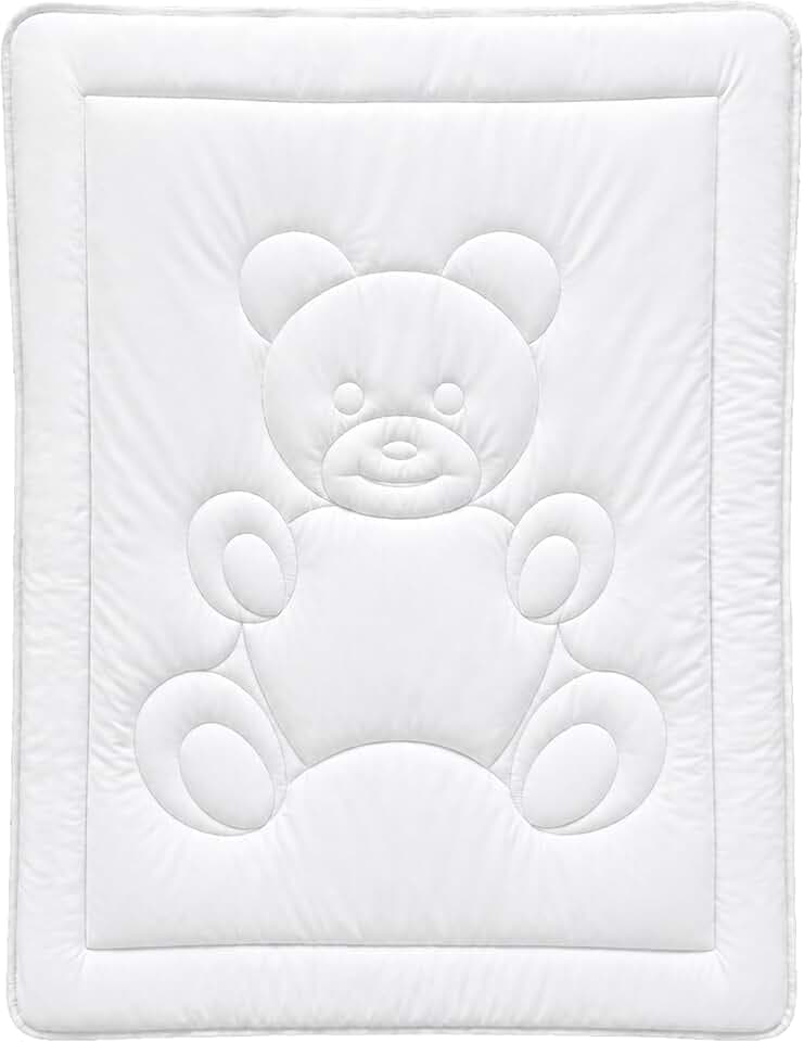 KiGATEX Kinderbettdecke Bärchensteppung 135x200cm Oeko-TEX® für Allergiker | Für größere Kinder, weich und hautfreundlich, atmungsaktiv, pflegeleicht, allergikergeeignete Schlafausstattung
