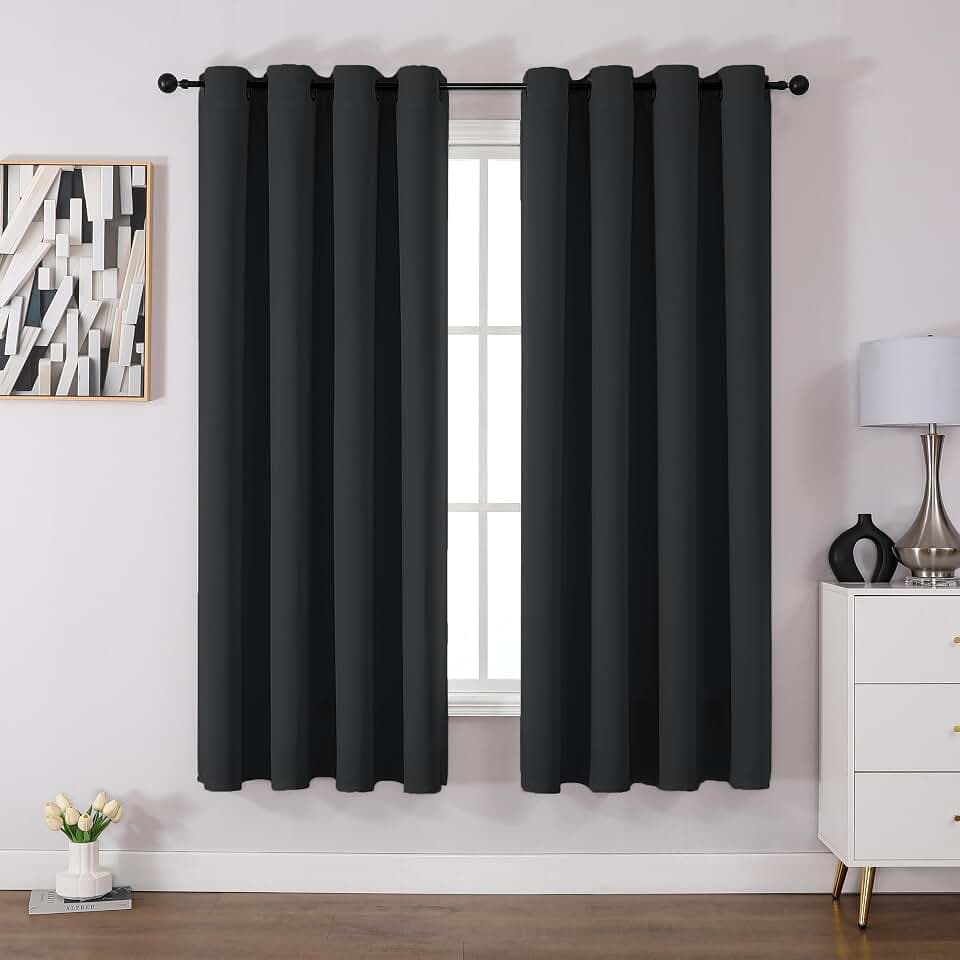 CUCRAF Verdunklungsvorhänge Thermovorhang Kälteschutz 2er Set H175 x B140 cm Gardinen mit Ösen Schwarz Vorhang Blickdicht, Weich und Langlebig Schallschutz Vorhang für Schlafzimmer Wohnzimmer