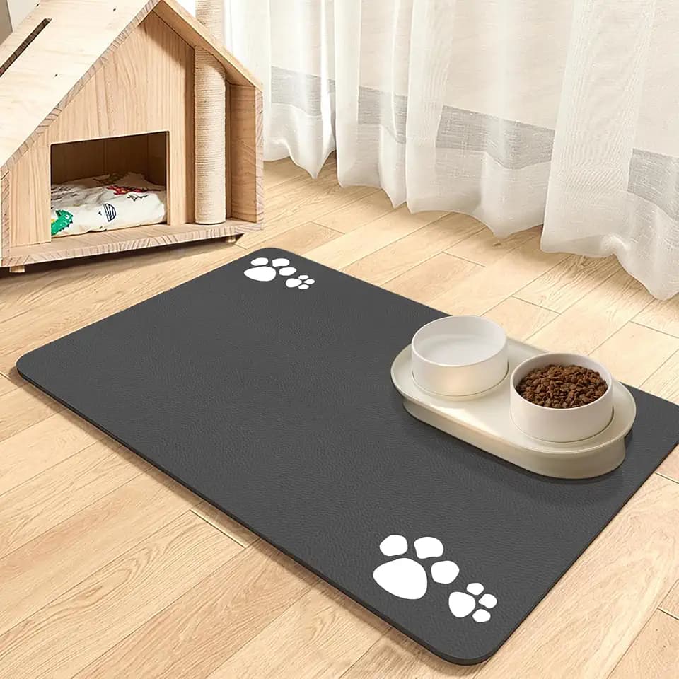Hundefuttermatte Katzenfuttermatte Hundefütterungsmatte Gummi absorbierende Hundenapfmatte schnell trocknende Katzeness-Trinkmatte Haustiermatte für Hundenapf (Dunkelgrau-4 Pfoten, 60 x 90 cm)