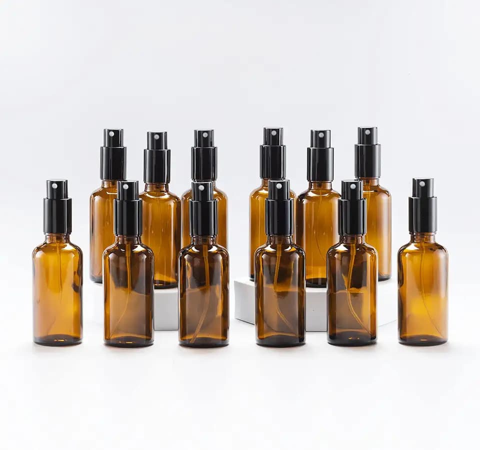 YIZHAO Braun Sprühflasche 50ml, Sprühflasche Klein Glas mit Zerstäuber, für Ätherisches Öle, Kosmetik, Parfüm, Reinigung, Reiseflasche, Apotheker, Set –12Pcs