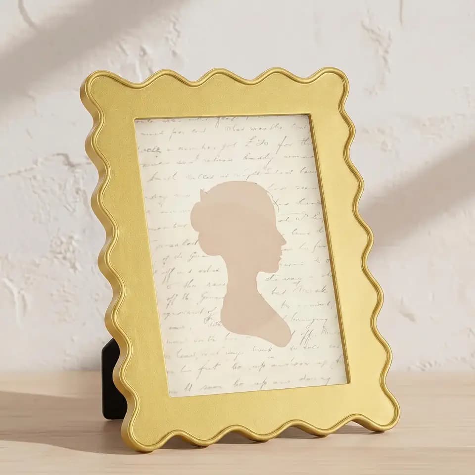 AceOrbit 5x7 Inch Gold Wave Picture Frame Scalloped Cute Wavy Edge Resin Decorative Photo Frames Front Gold Trim Art Tabletop Display Wall Hanging, Gift for Family Wedding Christmas Home Decor