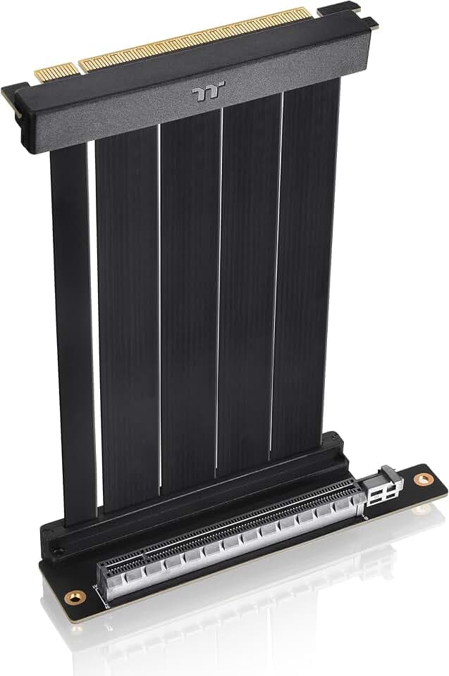 Thermaltake PCIe 4.0 Dual 90° Stecker Riser Kabel; 16 Gbit/s Hochgeschwindigkeitsübertragung; 130 mm; EMI-Abschirmung; AC-071-CO1OTN-C1; 3 Jahre Garantie