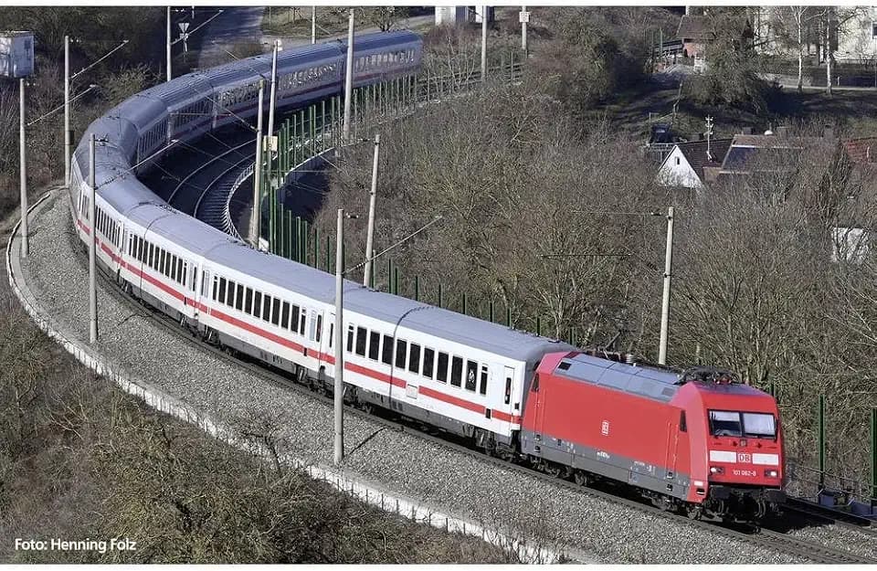 58846 H0 Personenwagen Apmmz 126 1. Kl. der DB AG Personenwagen Apmmz 126 1. Klasse