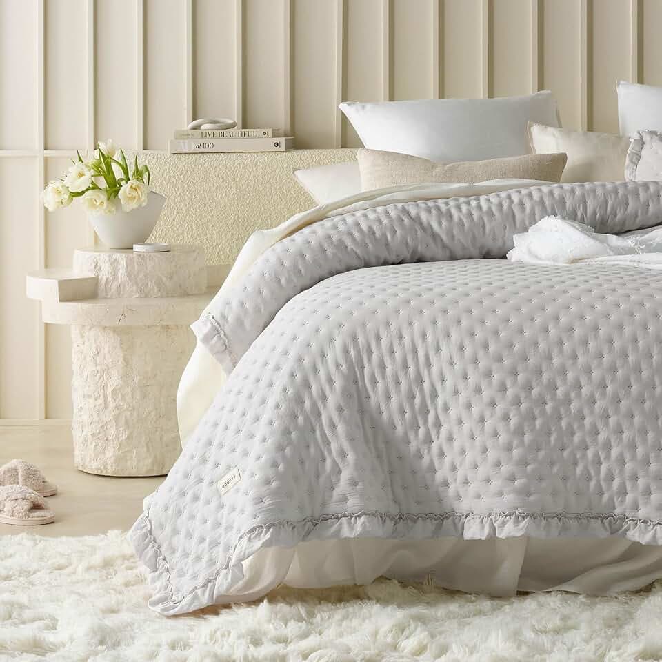 ROOM99 Molly Elegante Tagesdecke in Hellgrau 170 x 210 cm