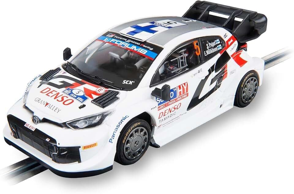 SCALEXTRIC - Rennfahrzeug Advance - Slotauto - Maßstab 1:32 (Toyota Yaris WRC - S. Pajari - Finland '24)