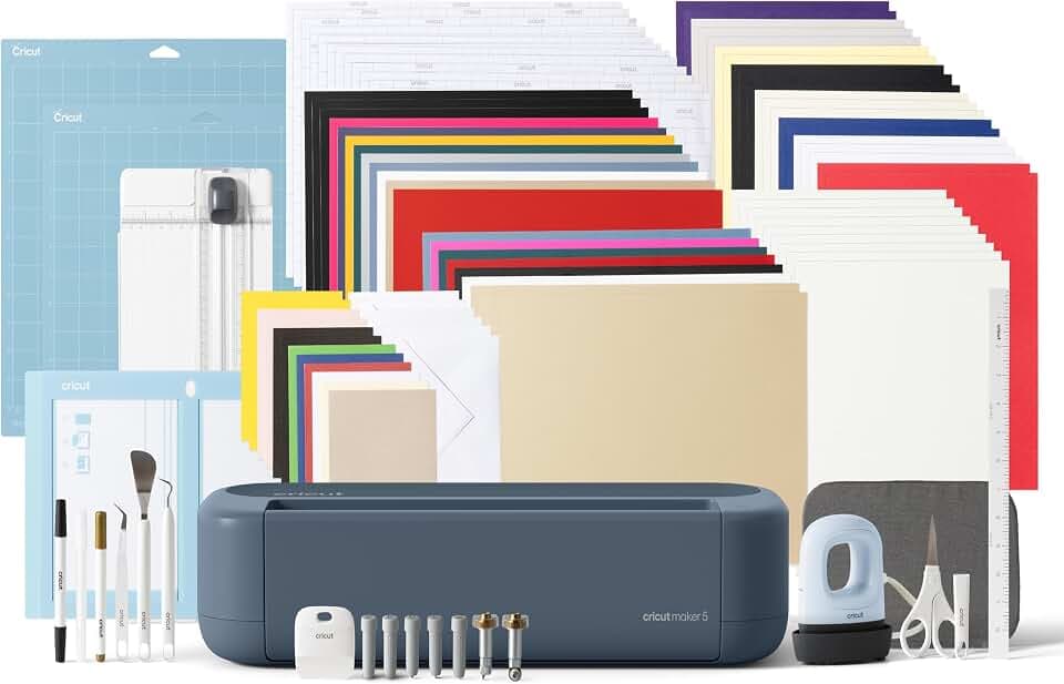 Cricut Maker™ 5 Ultimate Bundle + digitale Inhalte, intelligente Schneidemaschine. Enthält Materialien für 135 Projekte + zusätzliche digitale Bonusinhalte.