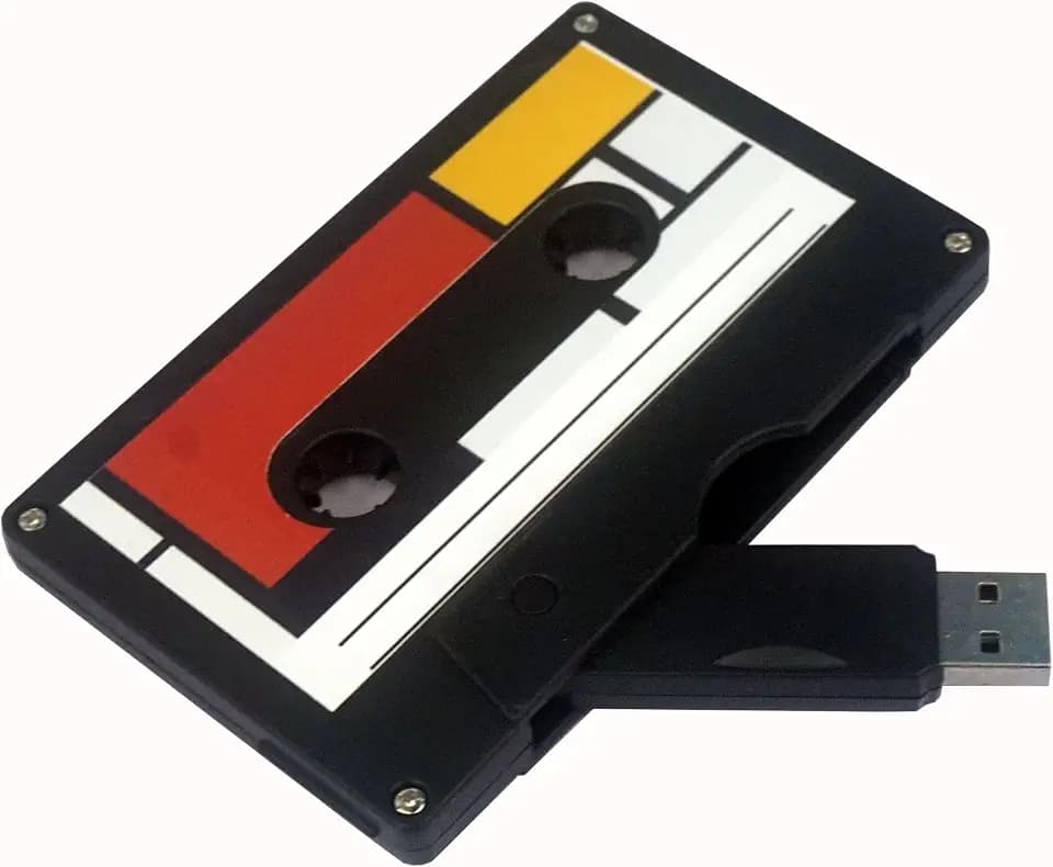 Desuerte USB-Stick im Kassetten-Design – 16GB Retro Speicherstick, Einzigartiges Geschenk für Musikliebhaber, Geburtstag, Party & Erinnerungen