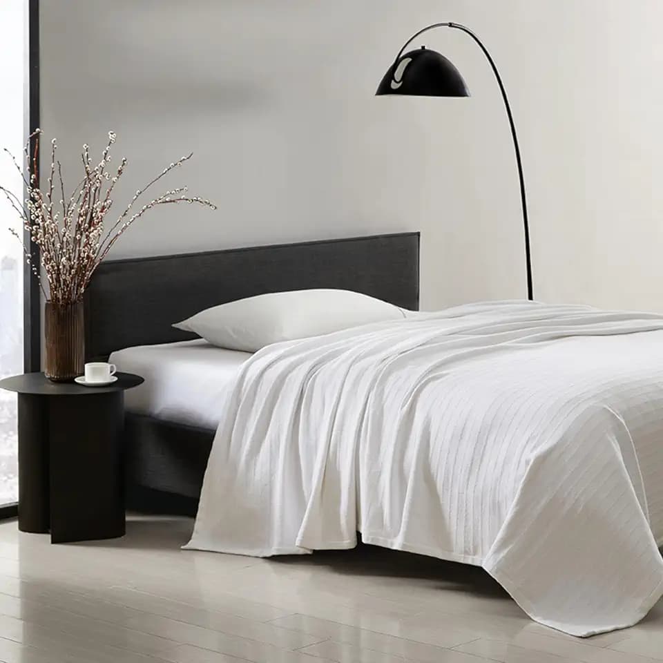 Vera Wang - Soft Queen Size Blanket for Bed & Couch, Cozy Blanket