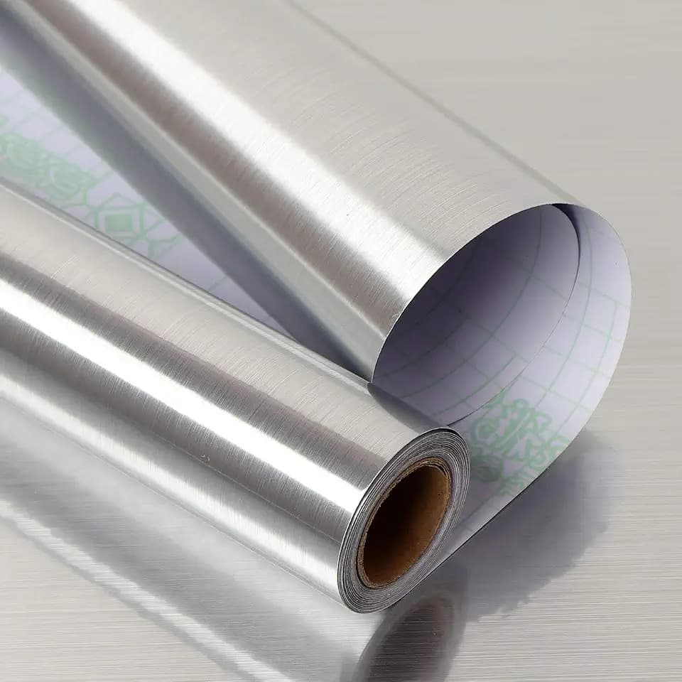 Livelynine 40CMX10.05M Klebefolie Silber Metallic Glänzend Edelstahl Gebürstet Kühlschrank Folie Selbstklebend Metallfolie Selbstklebend Folie für Geschirrspüler Möbel Küchenrückwand Gasherd Minibar