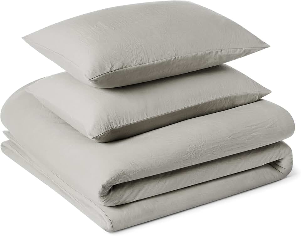 Amazon Basics Bettwäsche-Set, Vorgewaschene Mikrofaser, Extra Weich mit Knitter-Look, Bügelfrei, Bettbezug 240cm x 220cm & 2 Kissenbezüge 50cm x 80cm, 3-teilig, Grau