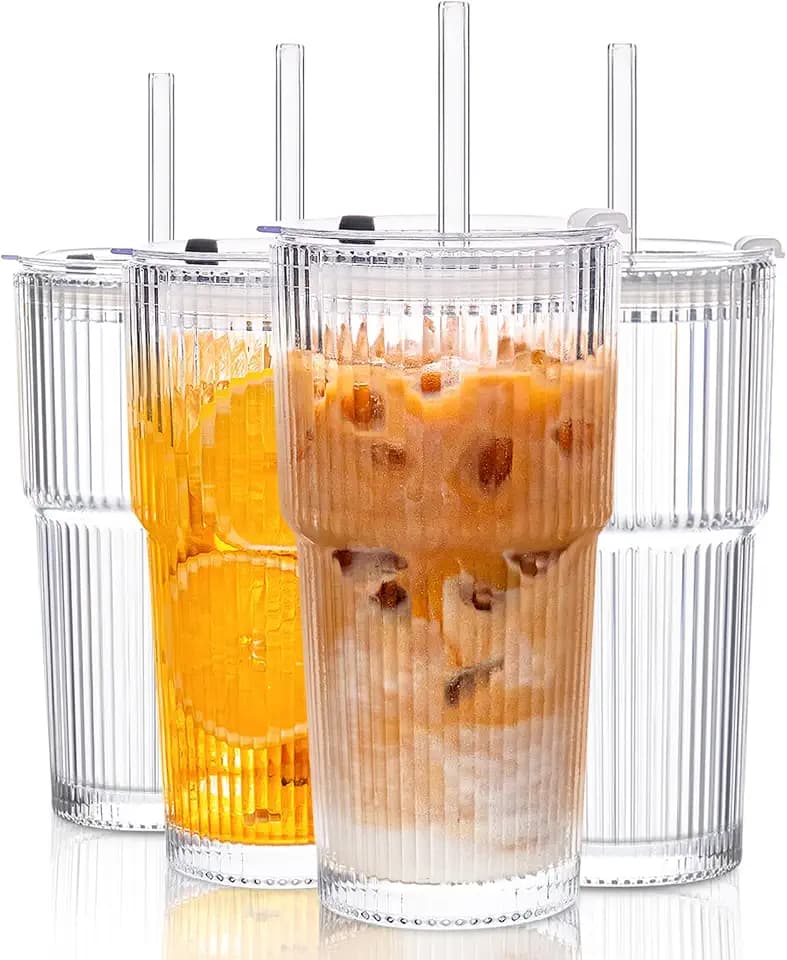 KEMORELA 2 Stück Glasbecher mit Deckel und Strohhalm, 600 ml Gerippte Trinkbecher aus Glas für Eiskaffee, Matcha Latte, Smoothie & Bubble Tea, Auslaufsicheres Kaffeeglas Set