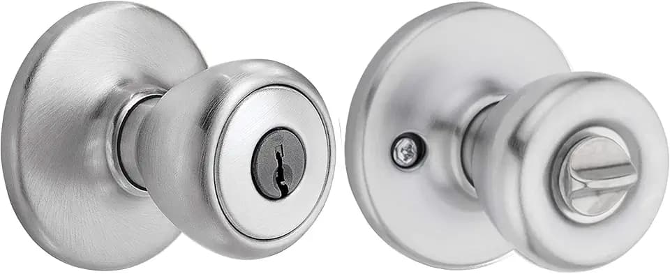 Kwikset Tylo Entry Door Knob with Lock and Key, Secure Keyed Handle Exterior Doorlock, Doorknob For Front Entrance and Bedrooms in Satin Chrome