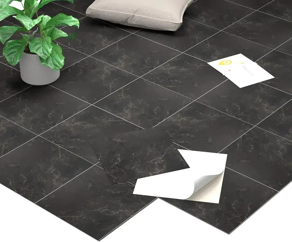 Homease PVC Bodenbelag Selbstklebende Marmoreffekt Vinylboden Rutschfeste Wasserdichte Schneidbar Fliesenoptik Bodenfliesen für Küche Wohnzimmer Balkon, Matt Schwarz 50 Fliesen 4.5m²