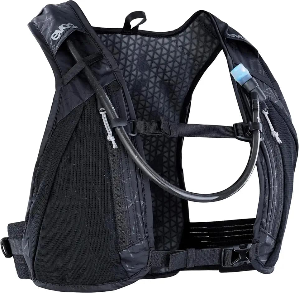 EVOC Hydro PRO 6 + Hydration Bladder 1,5, Trinkrucksack (2 Verpflegungsfächer und Reißverschlusstaschen, magnetischer Trinkschlauch-Clip, inkl. 1,5l Trinkblase, One Size)