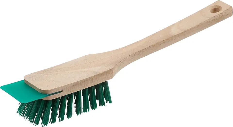 Meister Rasenmäherbürste mit Schaber – grün – Gartengerätebürste | Für Schub- und Aufsitzrasenmäher – Robuste Borsten aus Kunststoff und langer Holzgriff – Handfeger zur Rasenmäher-Reinigung