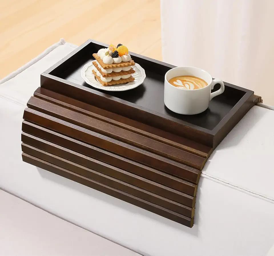 Sofatablett Armlehne, Bambus Sofa Tablett Sofa Ablage, Faltbares Couch Tablett Armlehne, Rutschfestes Sofa Armlehnentablett Sofatablett mit Getränkehalter für Snacks/Handy/Tassen, Braun