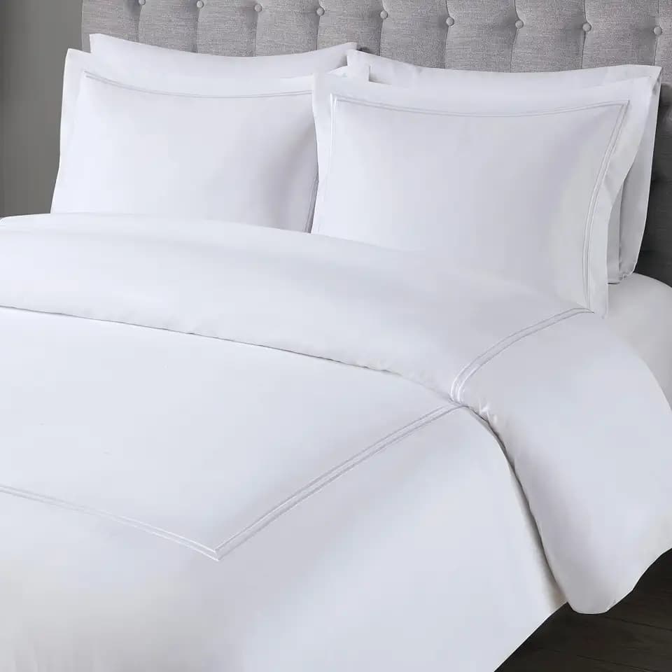 Madison Park Signature Queen Comforter Set Hotel Deluxe 500TC Cotton Sateen Comforters, All Season Lightweight 5 Piece Bed Set, Removable Duvet Cover, Shams & Throw Pillow, Full/Queen, White