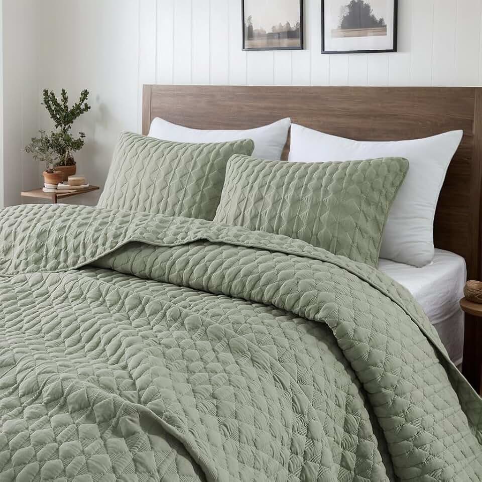 WDCOZY Sage Green Quilt King Size Bedding Sets with 2 Pillow Shams, Lightweight Soft Bedspread Coverlet, Quilted Blanket Thin Comforter Bed Cover, All Season Spring Summer, 3 Pieces, 104x90 inches