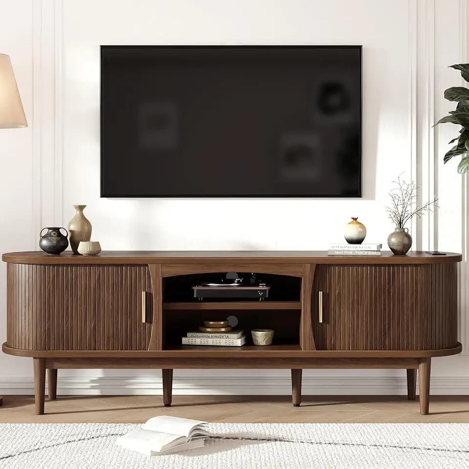 Decofy Mid Century TV Stand for TVs up to 65 Inches, Entertainment Center with Storage, Power Outlet, Fluted Sliding Doors & Adjustable Shelves, Modern Media TV Console Table for Living Room (Walnut)