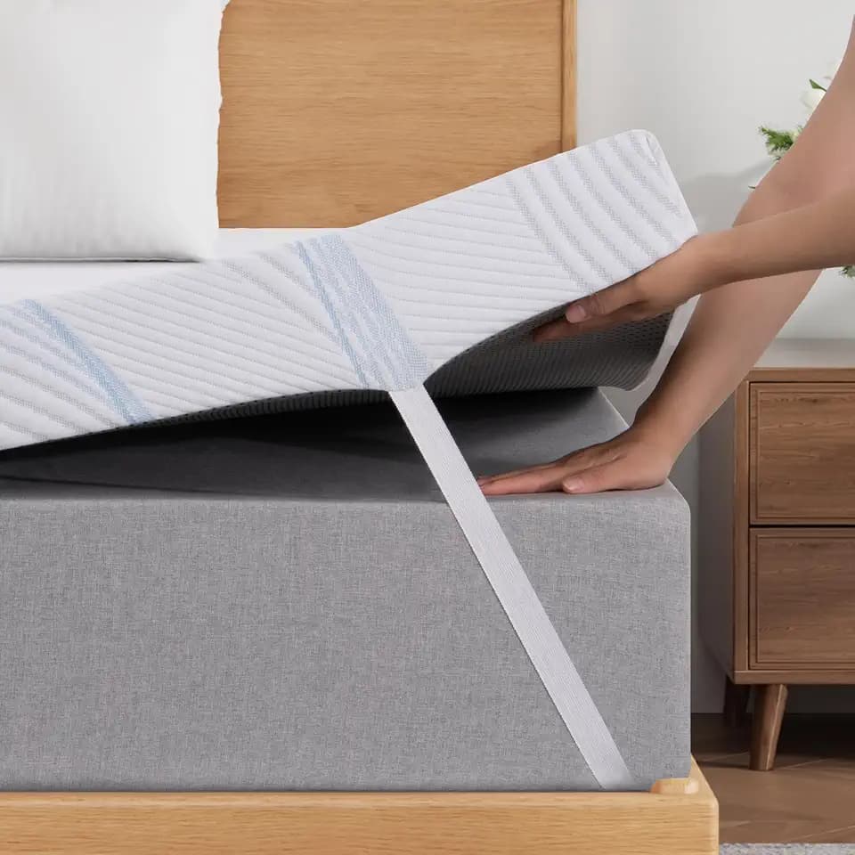 Matratzenauflage aus Memory-Schaum, 7 cm dicke Matratzenauflage mit maschinenwaschbarem Bezug, Druckentlastung und atmungsaktiv, 135 x 190 cm