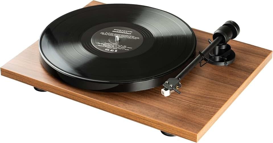 Pro-Ject E1 Phono, Plug & Play Einsteiger Plattenspieler mit elliptischer Tonabnehmernadel, schaltbarer Phono Vorstufe und elektronischer Geschwindigkeitsänderung (AT3600L, Walnuss)