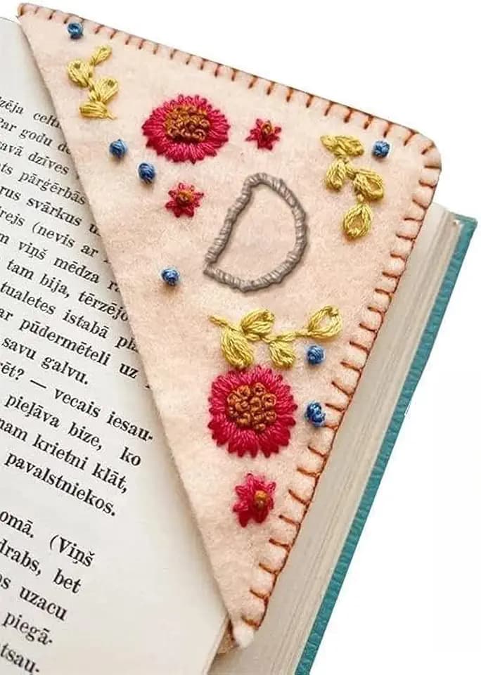 MOTEERLLU Personalized Hand Embroidered Corner Bookmark, Fall-D