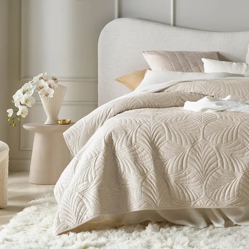 ROOM99 Feel Elegante Tagesdecke in Creme 200 x 220 cm
